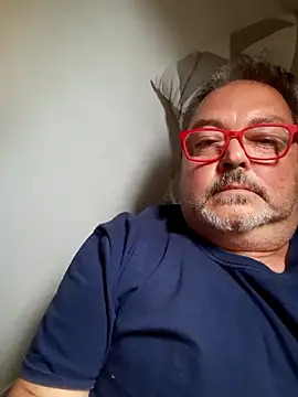 Snapshot of bluangelo chatting on May 9, 12:43 pm bluangelo online show from May 9, 12:43 pm