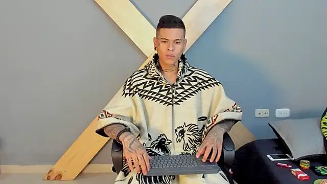 Snapshot of jamesinked_ chatting on December 23, 2:28 pm jamesinked  online show from December 23, 2:28 pm