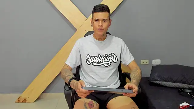 Snapshot of jamesinked_ chatting on December 27, 6:42 pm jamesinked  online show from December 27, 6:42 pm
