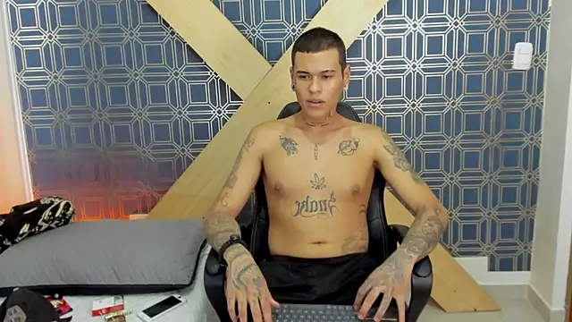 Snapshot of jamesinked_ chatting on January 9, 6:47 pm jamesinked  online show from January 9, 6:47 pm