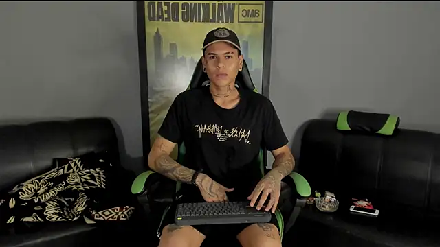 Snapshot of jamesinked_ chatting on January 10, 12:38 am jamesinked  online show from January 10, 12:38 am