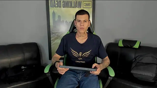 Snapshot of jamesinked_ chatting on January 11, 6:54 pm jamesinked  online show from January 11, 6:54 pm