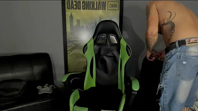 Snapshot of jamesinked_ chatting on January 15, 10:57 pm jamesinked  online show from January 15, 10:57 pm