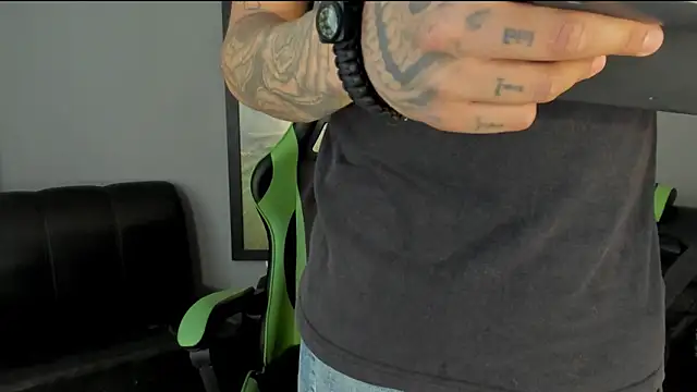 Snapshot of jamesinked_ chatting on January 16, 7:41 pm jamesinked  online show from January 16, 7:41 pm