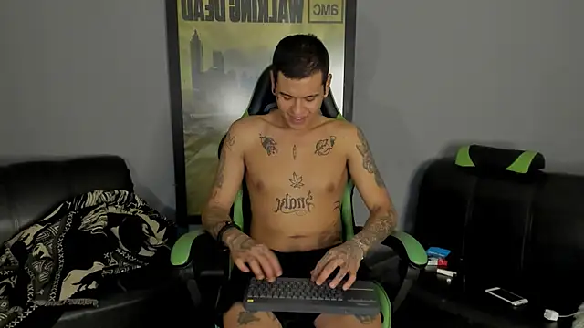 Snapshot of jamesinked_ chatting on January 21, 11:45 pm jamesinked  online show from January 21, 11:45 pm