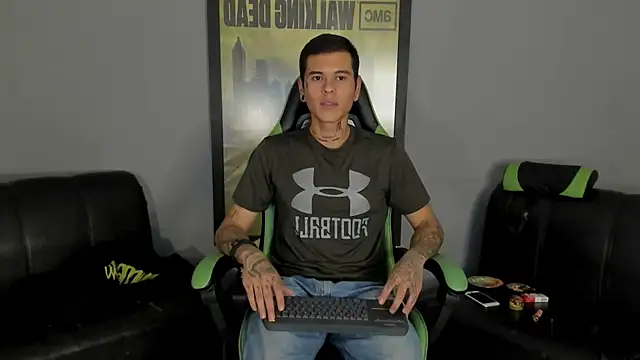 Snapshot of jamesinked_ chatting on February 10, 10:40 pm jamesinked  online show from February 10, 10:40 pm