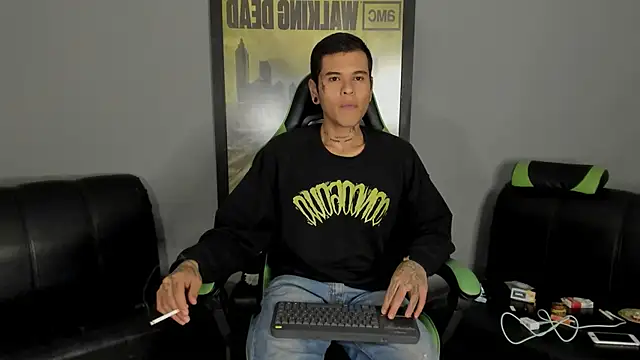 Snapshot of jamesinked_ chatting on February 14, 4:58 am jamesinked  online show from February 14, 4:58 am