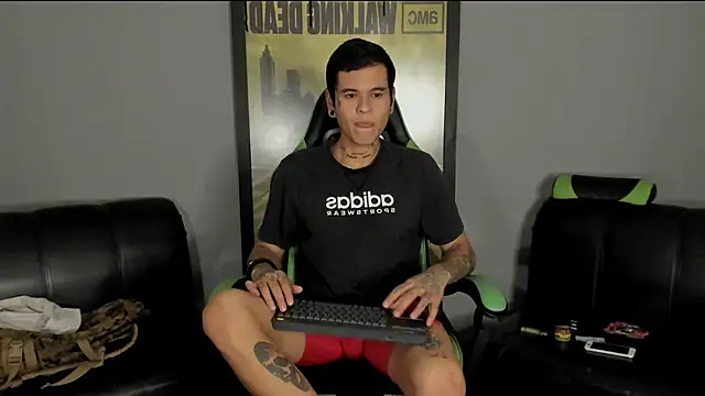 Snapshot of jamesinked_ chatting on March 4, 7:41 am jamesinked  online show from March 4, 7:41 am