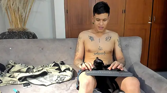 jamesinked  online show from November 7, 1:49 am