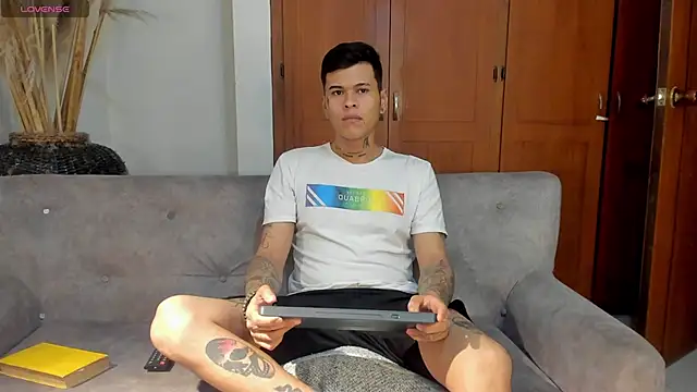 jamesinked  online show from November 13, 1:26 am