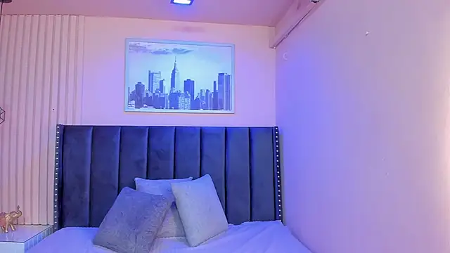 Snapshot of viiolett_lee chatting on December 23, 8:36 pm viiolett lee online show from December 23, 8:36 pm