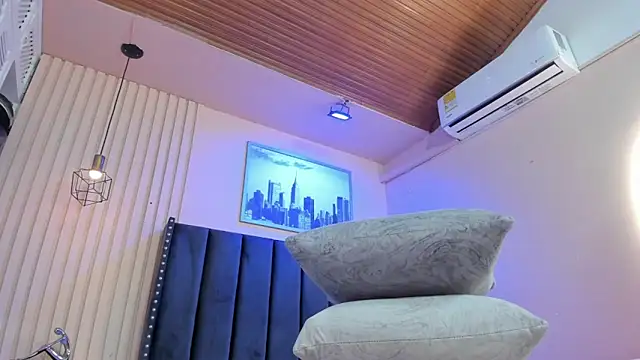 viiolett lee online show from February 18, 8:27 pm