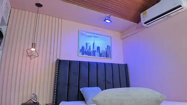 viiolett lee online show from April 11, 8:35 pm