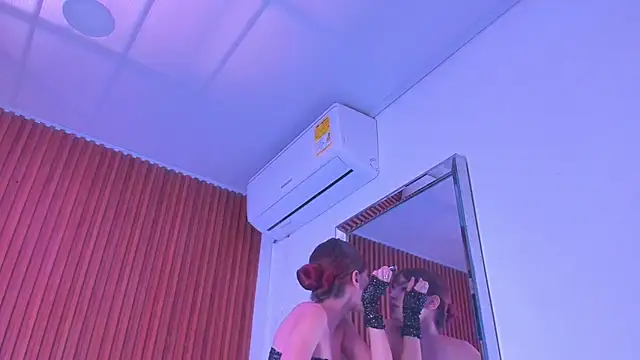 RosarioCruzz online show from February 25, 4:16 pm