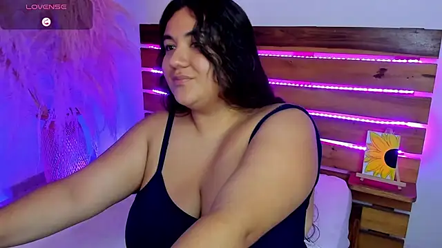 Snapshot of nadine_russo chatting on May 12, 11:35 pm nadine russo online show from May 12, 11:35 pm