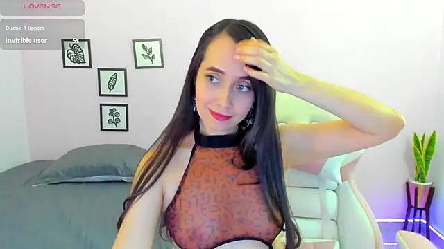 Snapshot of sophie_pazz chatting on February 27, 10:31 pm sophie pazz online show from February 27, 10:31 pm