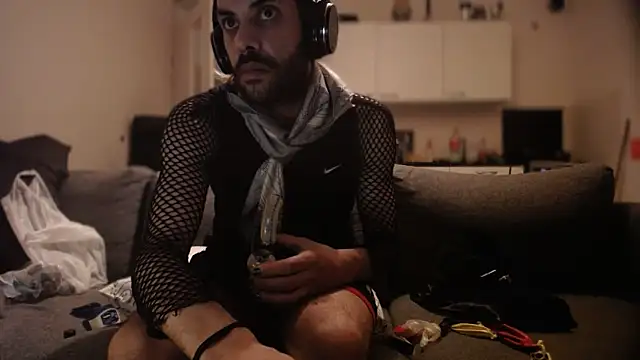 P4RtYBOII92 online show from September 14, 8:52 pm