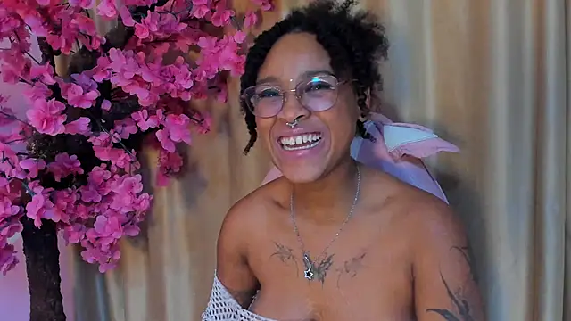 Elith noa online show from March 8, 7:49 am