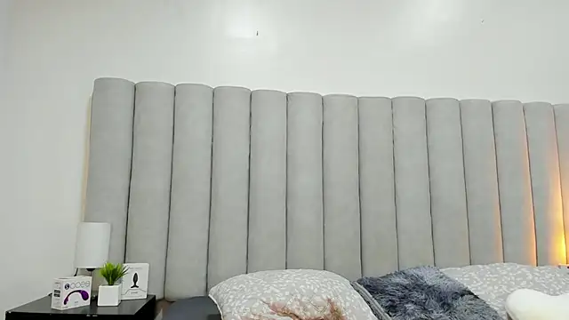 briannajackson  online show from February 3, 11:20 am