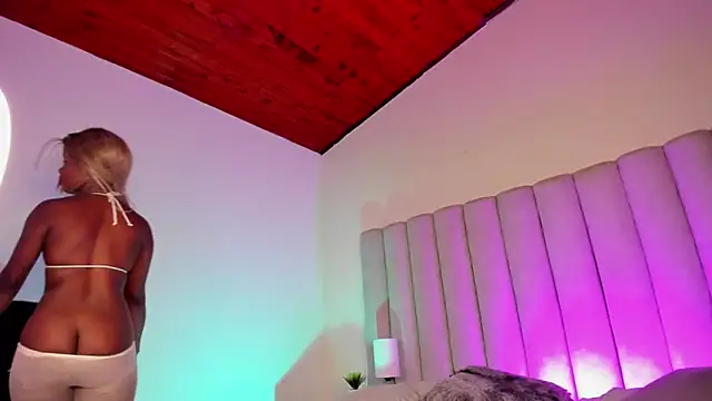 briannajackson  online show from March 11, 3:12 pm