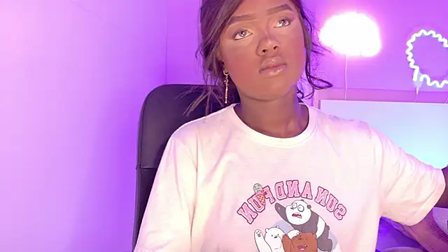 briannajackson  online show from December 15, 7:40 pm