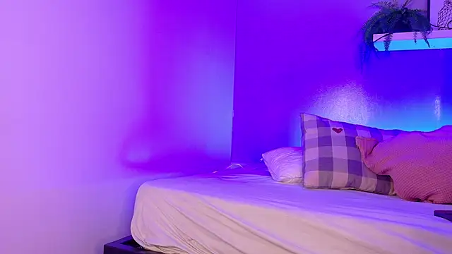 briannajackson  online show from December 18, 11:49 am