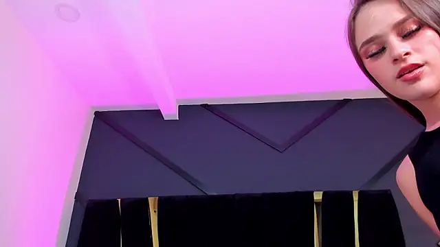 Snapshot of shaina_vasquez chatting on January 31, 9:48 am shaina vasquez online show from January 31, 9:48 am