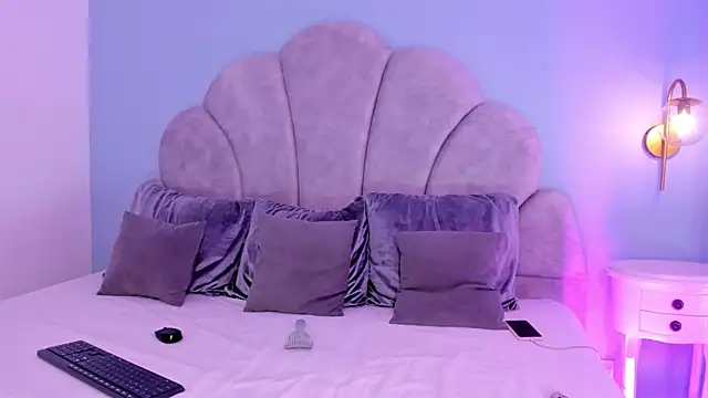 Snapshot of shaina_vasquez chatting on February 26, 6:21 pm shaina vasquez online show from February 26, 6:21 pm