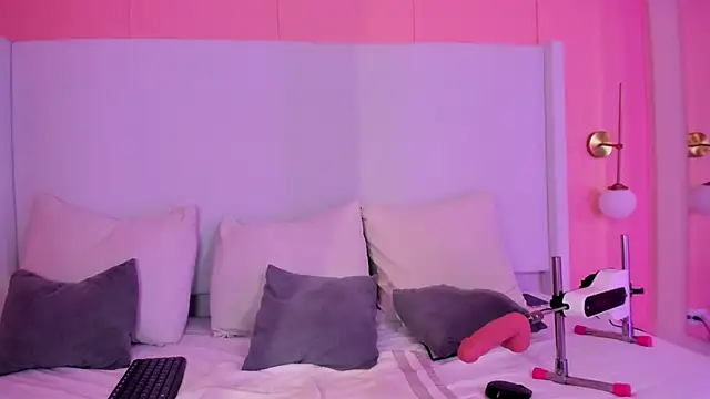 Snapshot of shaina_vasquez chatting on December 15, 3:55 am shaina vasquez online show from December 15, 3:55 am