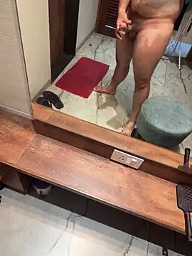 Snapshot of versatile_guy01 chatting on October 2, 3:02 am versatile guy01 online show from October 2, 3:02 am