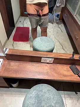 Snapshot of versatile_guy01 chatting on October 12, 10:03 am versatile guy01 online show from October 12, 10:03 am