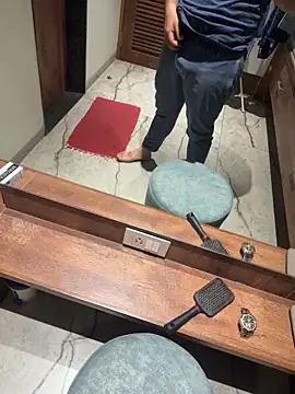 Snapshot of versatile_guy01 chatting on October 14, 6:09 pm versatile guy01 online show from October 14, 6:09 pm