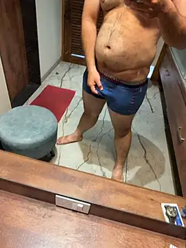 Snapshot of versatile_guy01 chatting on October 18, 2:58 am versatile guy01 online show from October 18, 2:58 am