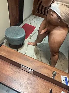 Snapshot of versatile_guy01 chatting on October 18, 6:52 pm versatile guy01 online show from October 18, 6:52 pm