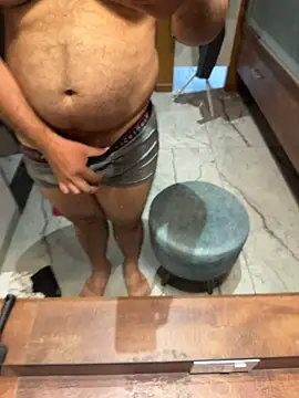 Snapshot of versatile_guy01 chatting on November 8, 2:56 am versatile guy01 online show from November 8, 2:56 am