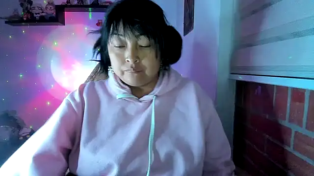 Shaddycute  online show from July 3, 1:56 am