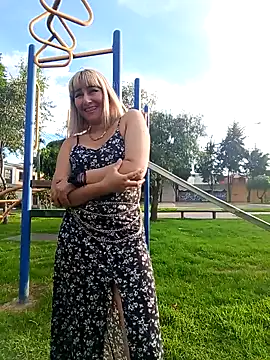 florecita9 online show from December 19, 10:00 pm