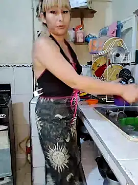 florecita9 online show from February 2, 11:00 pm