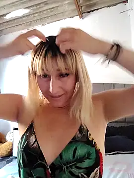 florecita9 online show from February 12, 8:07 pm