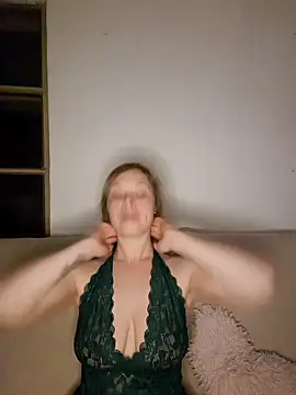 katiestevens online show from October 4, 8:40 pm