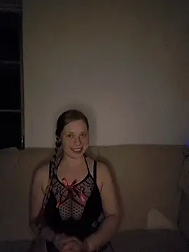 katiestevens online show from December 19, 10:06 pm