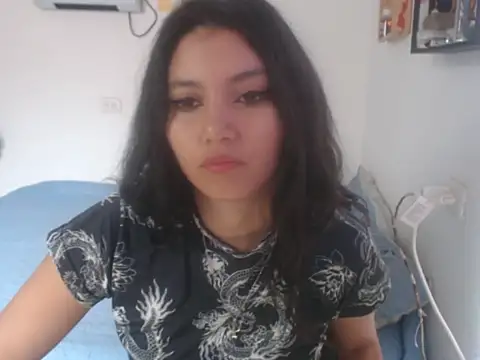 Snapshot of HannaKlein chatting on September 19, 1:23 pm HannaKlein online show from September 19, 1:23 pm