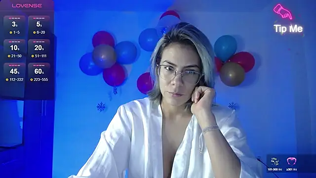 Snapshot of candydowson1 chatting on December 17, 10:34 am candydowson1 online show from December 17, 10:34 am
