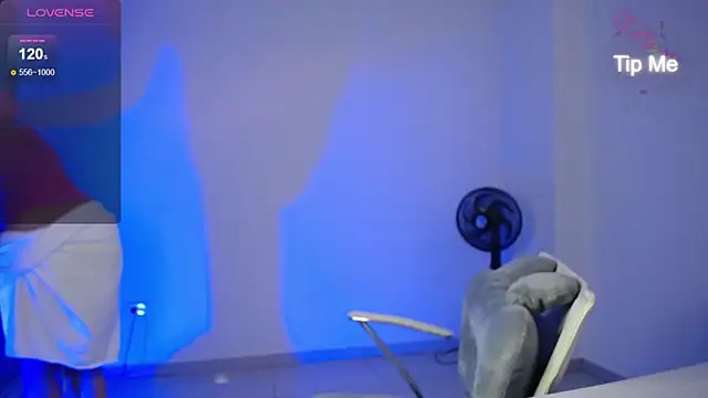 Snapshot of candydowson1 chatting on February 14, 9:43 pm candydowson1 online show from February 14, 9:43 pm