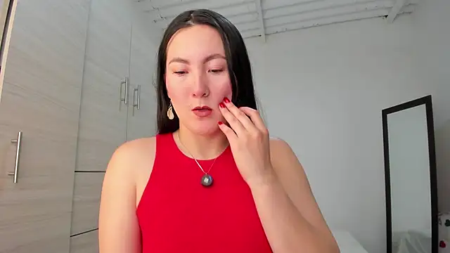 Elle Lee  online show from November 12, 4:29 pm