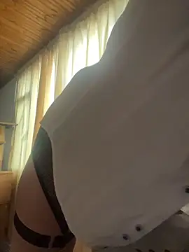 Elle Lee  online show from November 13, 4:39 pm