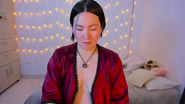 Elle Lee  online show from December 16, 3:17 pm