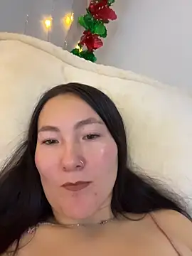 Elle Lee  online show from December 21, 4:36 pm