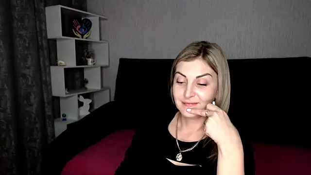 Amelia Harper online show from December 6, 6:39 pm