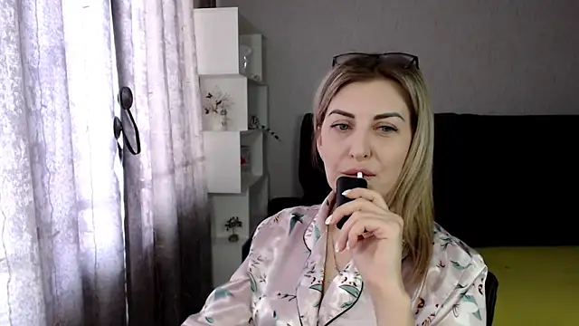 Amelia Harper online show from February 18, 5:09 am